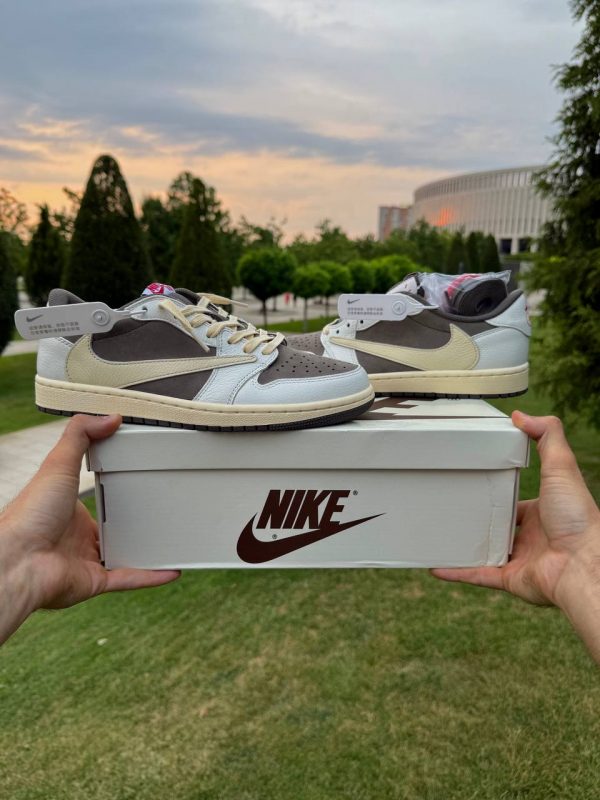 Nike Air Jordan Travis Scott